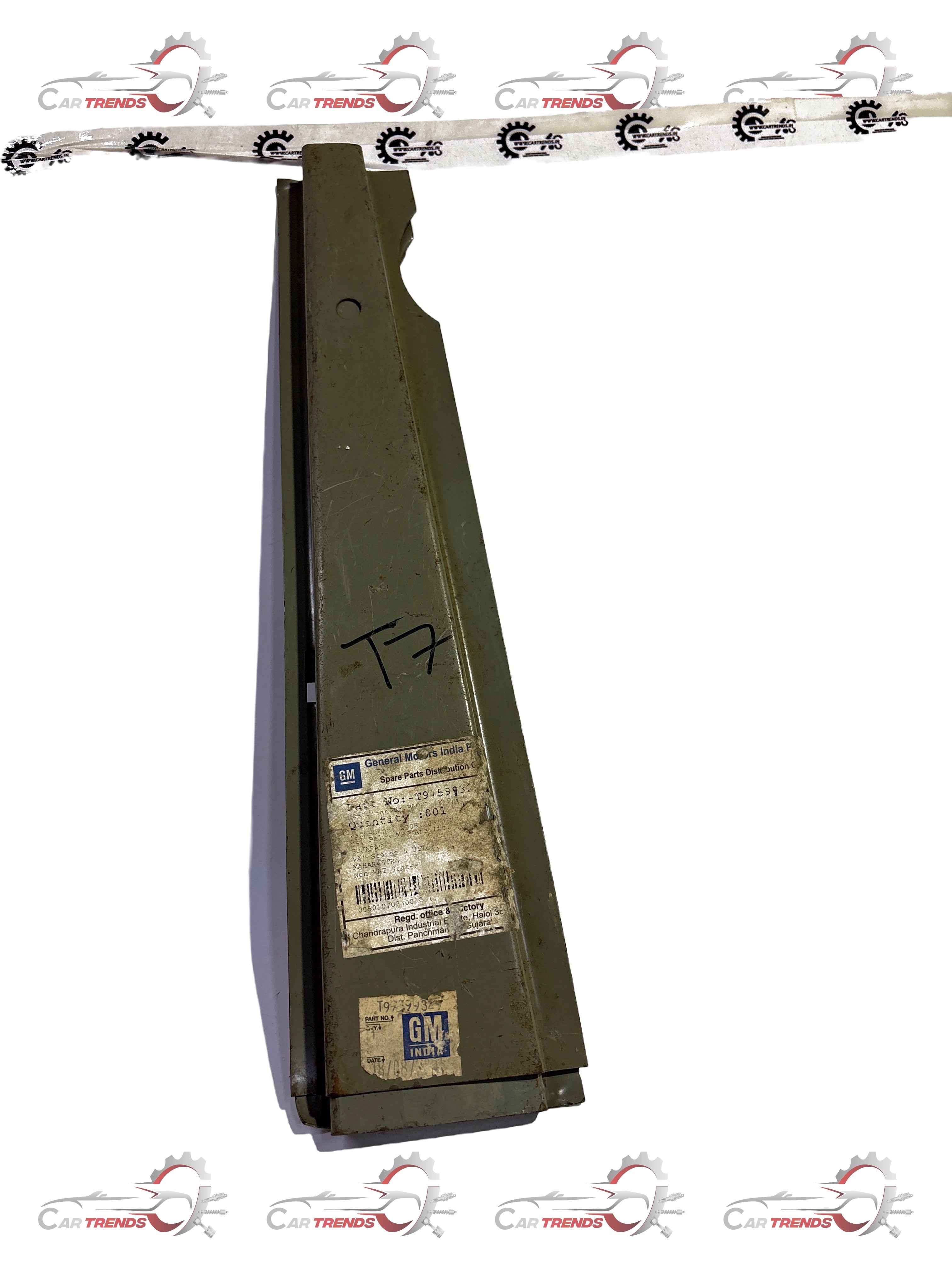 CarTrends T97599329  Fender Skirt Left Tavera T97599329 - Front view