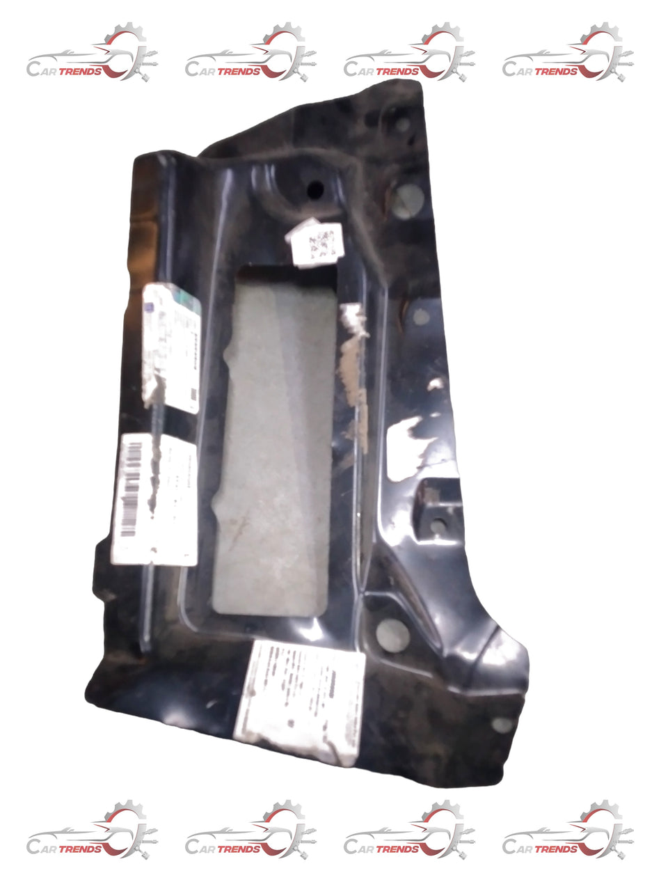 General Motors Cruze J95959508 lower sidewall panel body, showing the exterior view with smooth, painted surface and mounting edges.