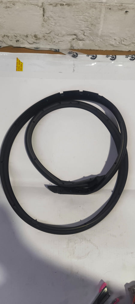 MAHINDRA SEAL HOOD FRONT UV/BOLERO 0107BW600191N 0107BW600191N - Back view