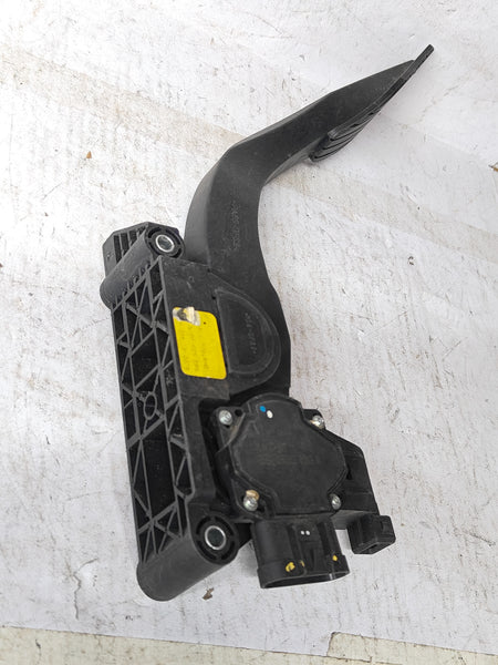 GENERAL MOTORS PEDAL ACCEL CAPTIVA J96625895 J96625895 - Back view