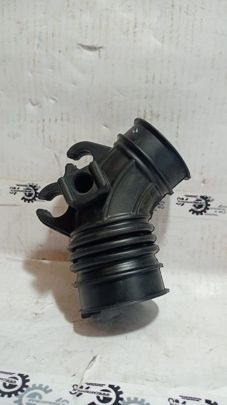 MARUTI SUZUKI AIR CLEANER OUTLET HOSE BREEZA NEW MODEL 13881M81R20 13881M81R20 - Back view