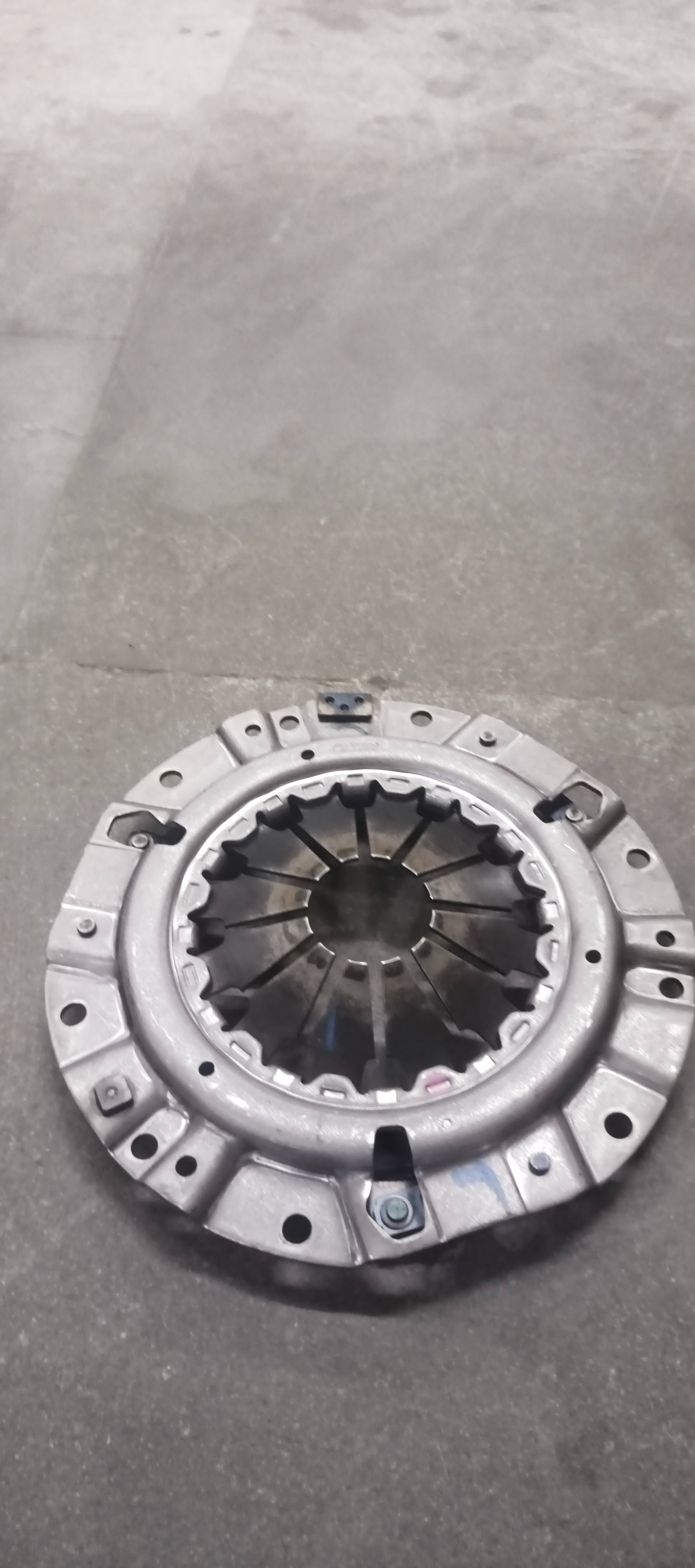 CarTrends pressure plate for Swift Dzire, spare part image showing the metal pressure plate with mounting holes and clutch component details.