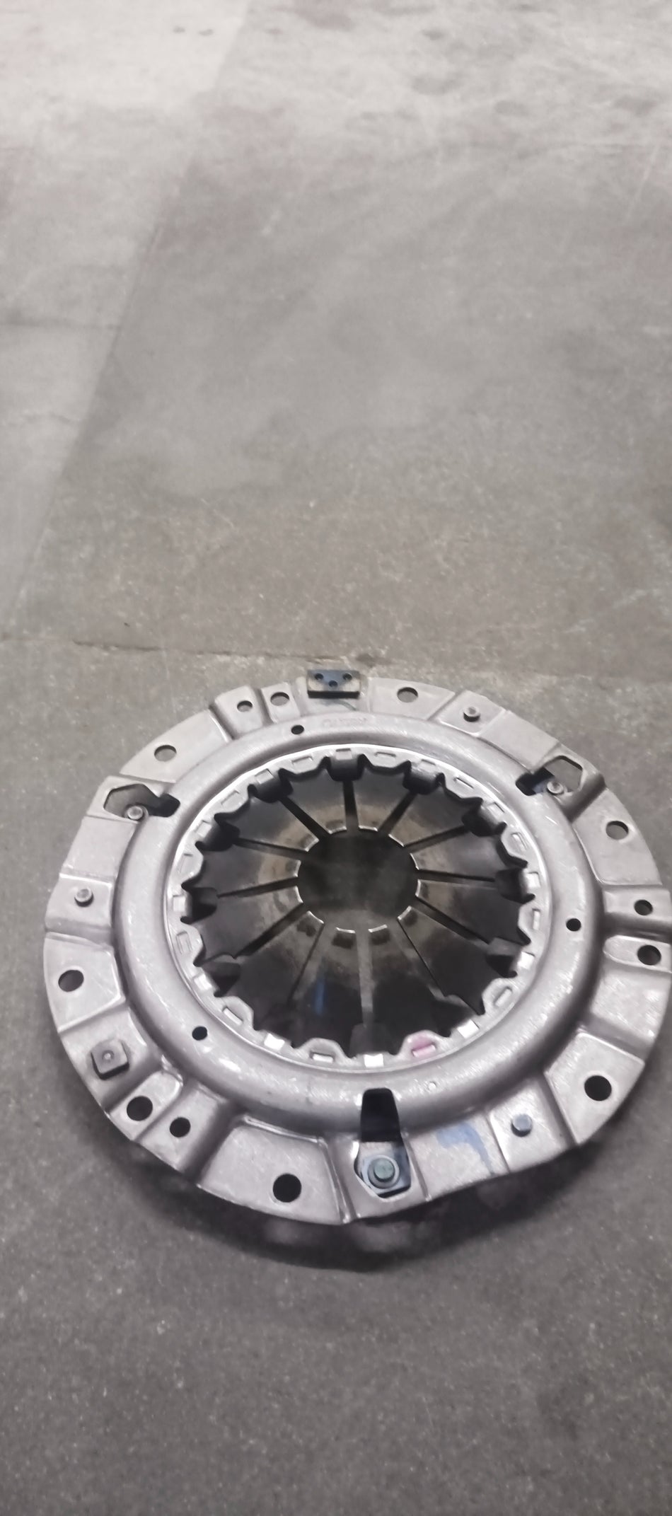 CarTrends pressure plate for Swift Dzire, spare part image showing the metal pressure plate with mounting holes and clutch component details.