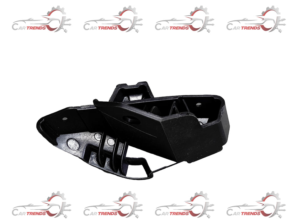 Hyundai i20 Active 2015-2018 rear bumper bracket on the right side, showing the metal mounting component.