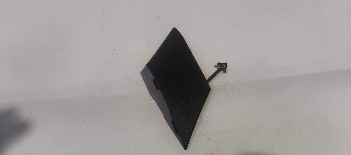 MAHINDRA TOW HOOK COVER FRT MARAZZO 0119AU300620N 0119AU300620N - Back view