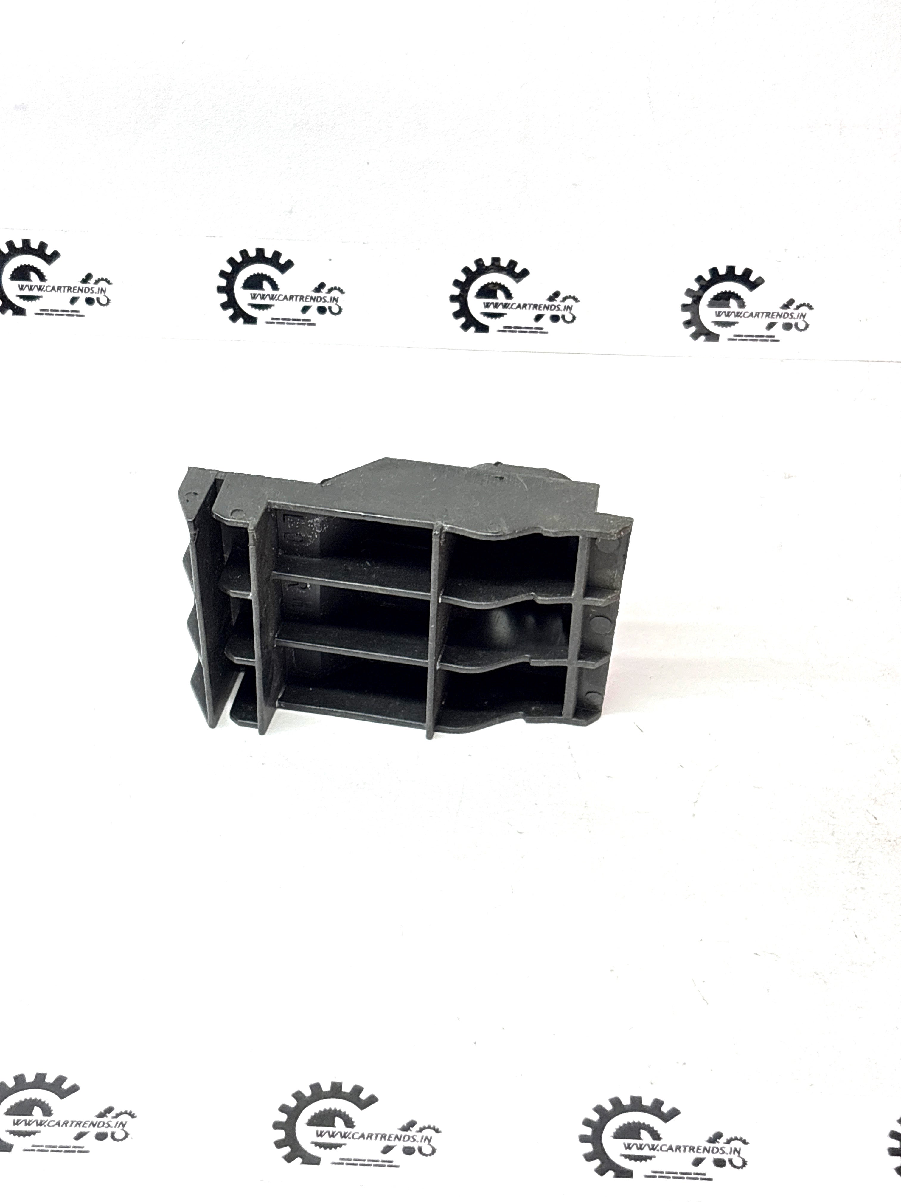 GENERAL MOTORS RETAINER FRT BPR FASCIA SI RH CORSA S93287848 S93287848 - Back view