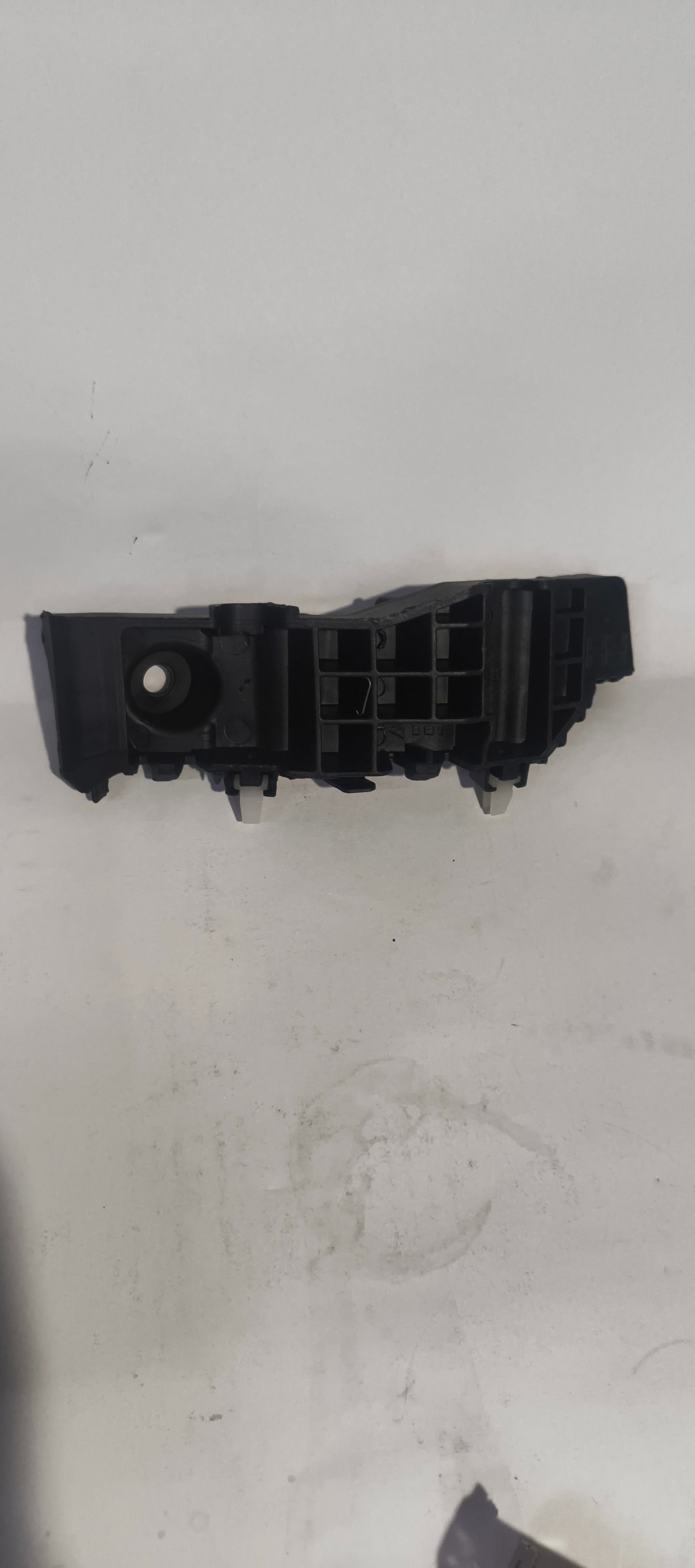 CarTrends 86514A0000    Front Bumper Bracket Creta type 1 Right Side 86514A0000 - Back view