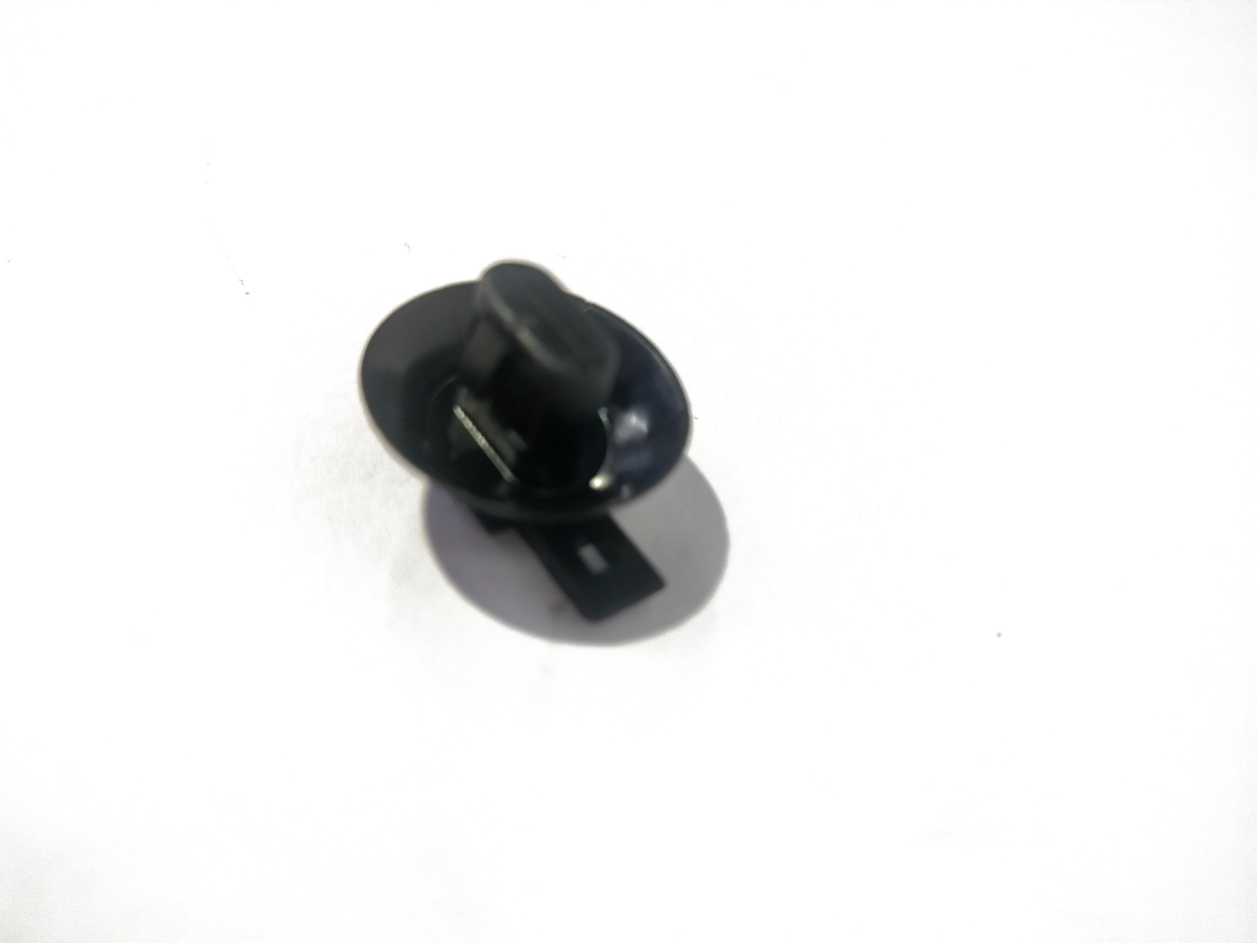 NISSAN Clip Retaining | Renault Logan | #7703077210 7703077210 - Back view