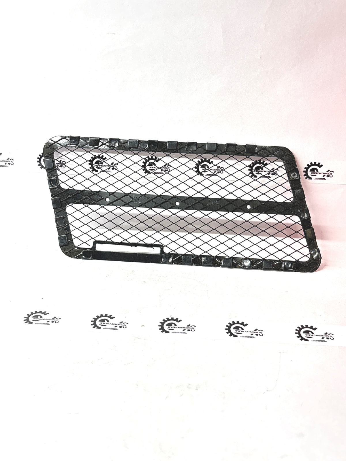 GENERAL MOTORS MESH A GRILL LOWER LH OPTRA PETROL J982643L0 J982643L0 - Back view