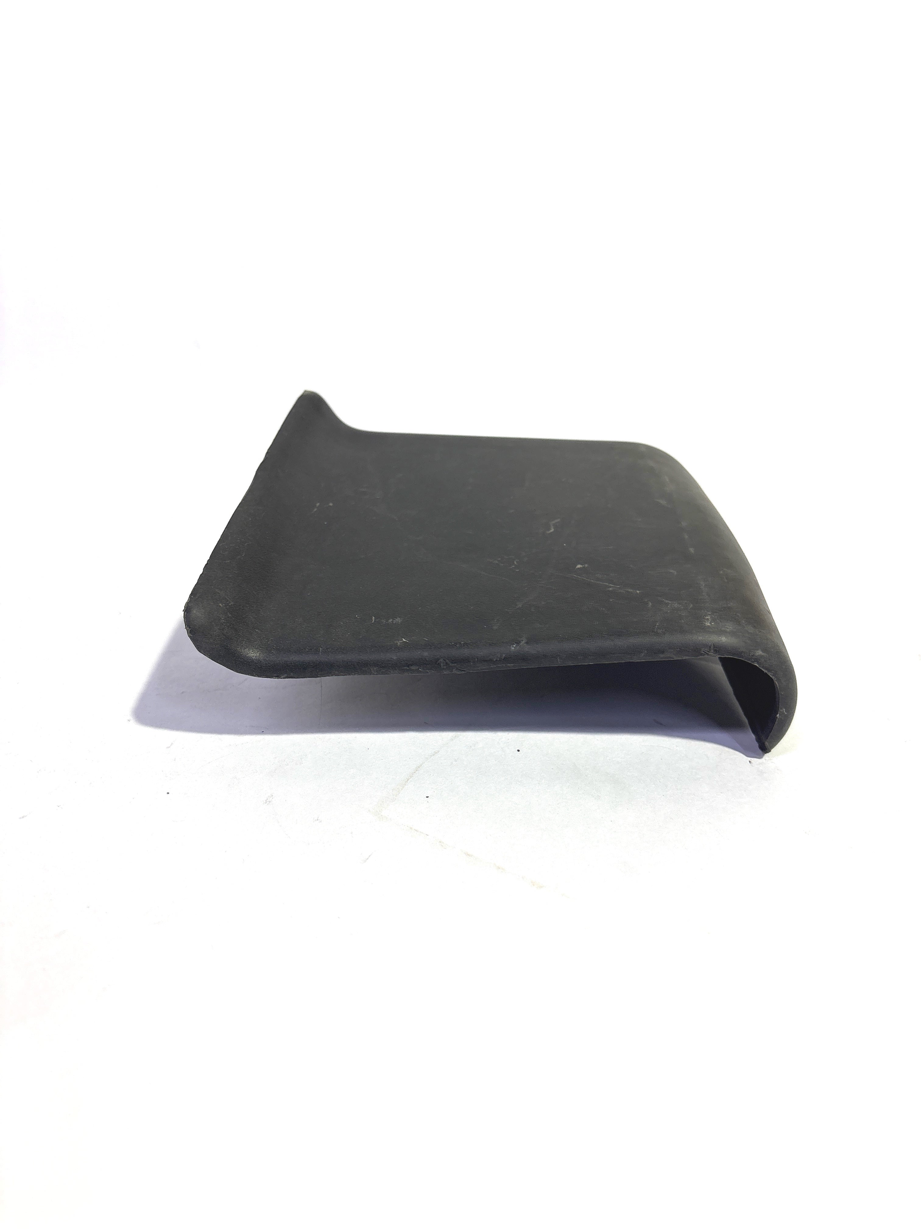 GENERAL MOTORS END CAP SIDE STEP TAVERA T97597898 T97597898 - Back view