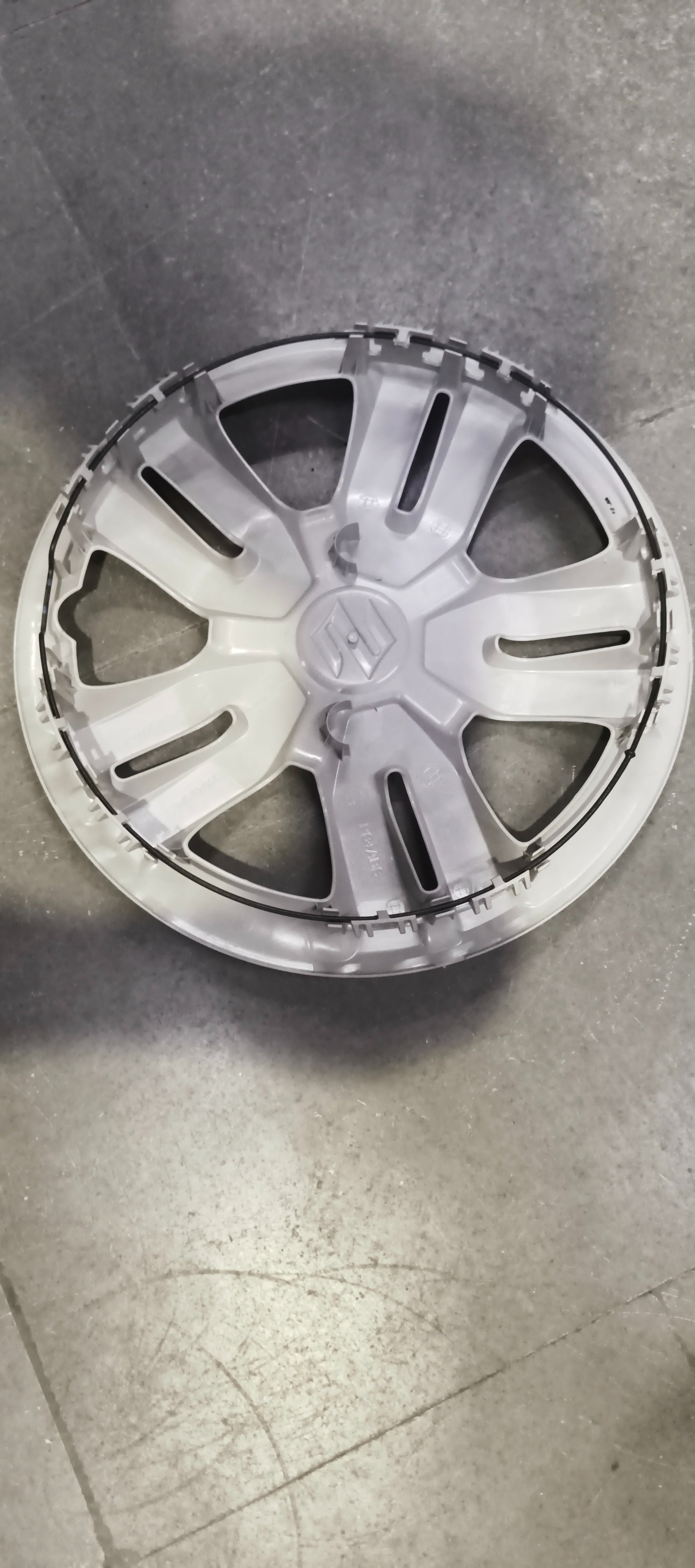 MARUTI SUZUKI Wheel Cover 43250M62SA0 43250M62SA0 - Back view