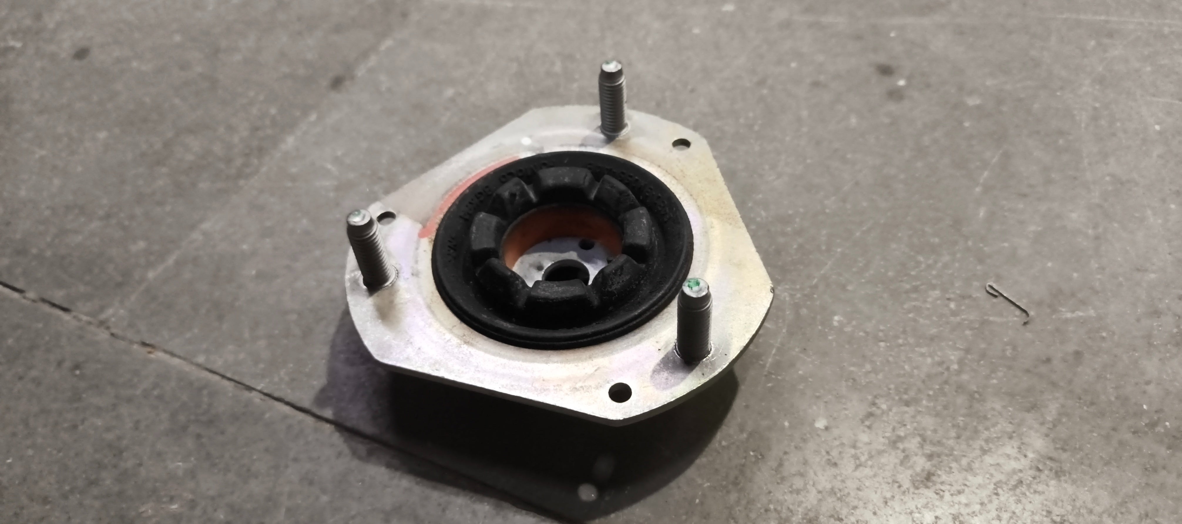 Ford mounting assembly E4BZ3A197A, automotive engine part with metal brackets and mounting points, for Ford vehicles.