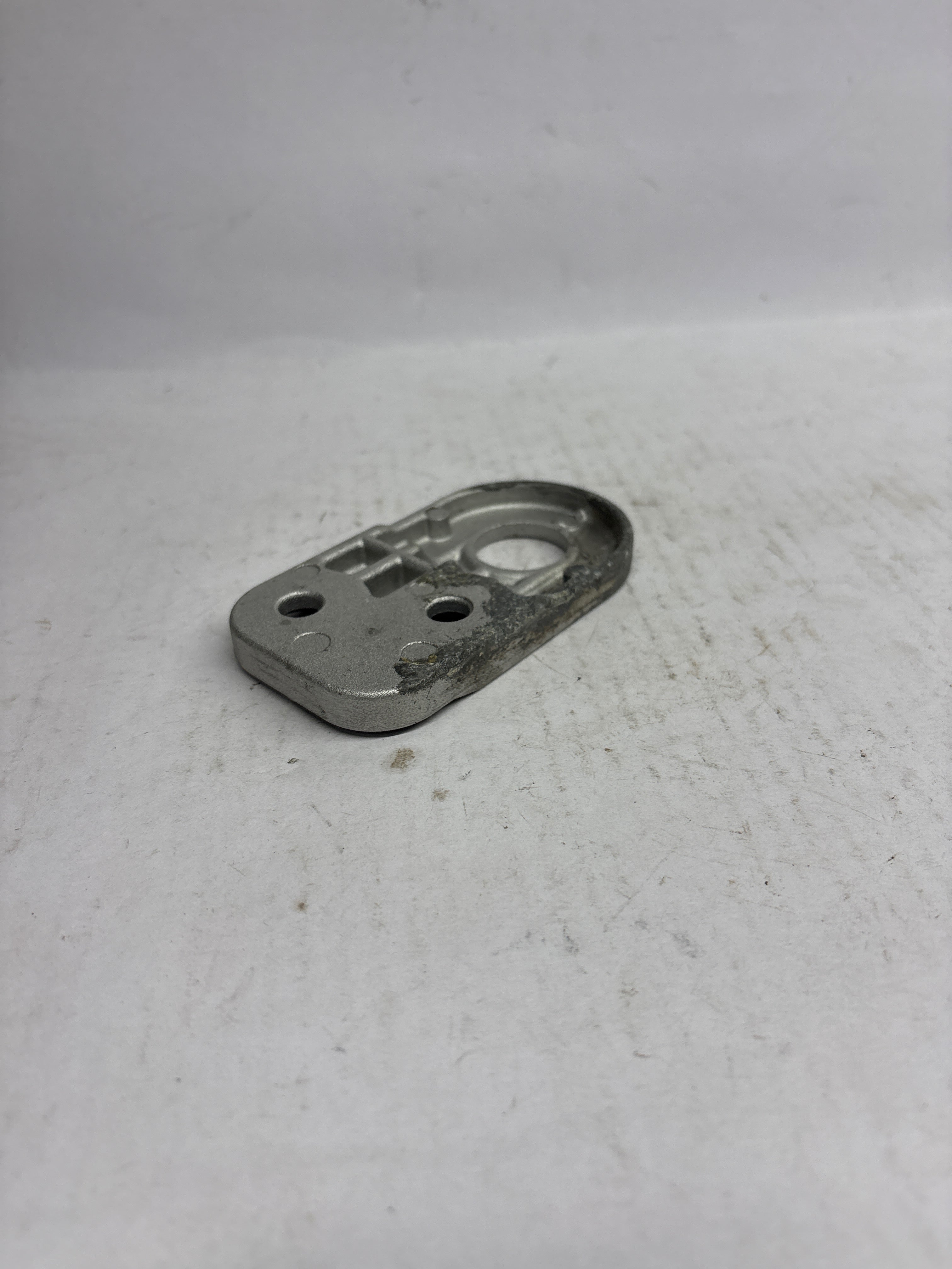 CarTrends J95191691   Radiator Bracket Beat Lower J95191691 - Back view