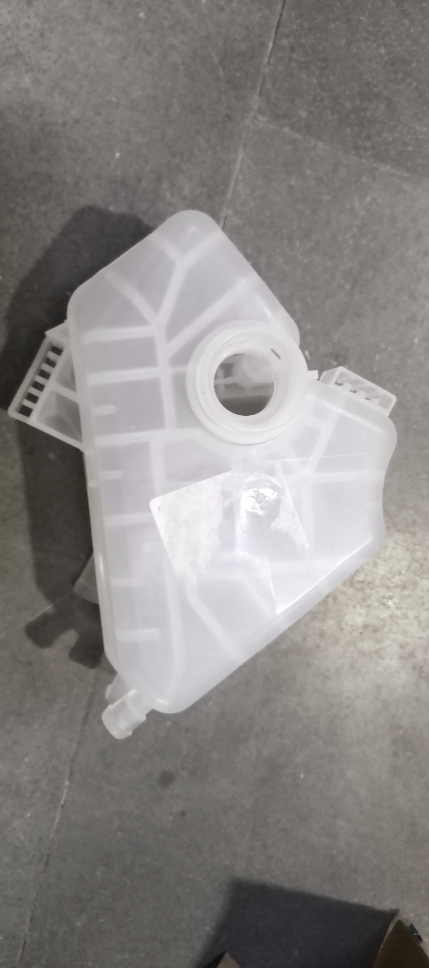 CarTrends radiator overflow tank assembly for Aspire petrol BE8Z8A080A, shown as a spare part with hoses and mounting points.