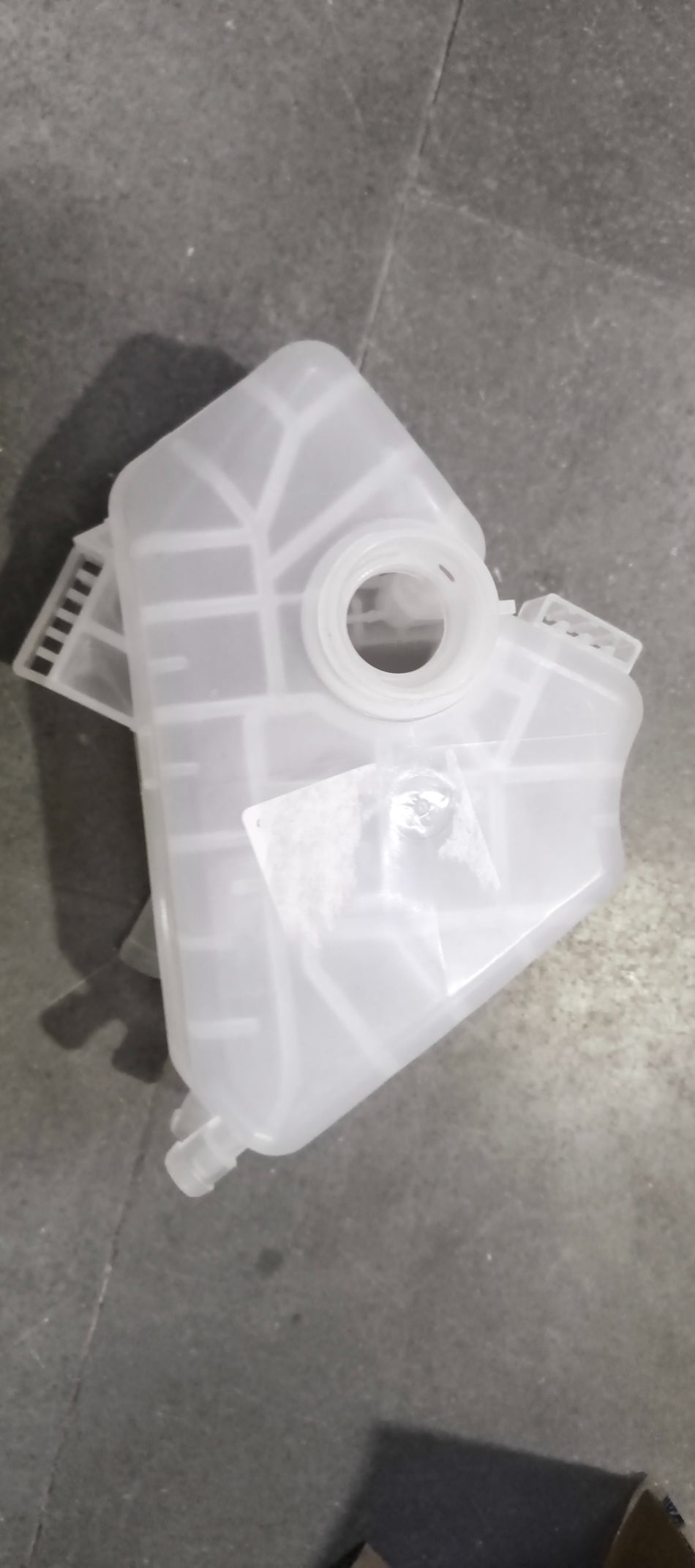CarTrends radiator overflow tank assembly for Aspire petrol BE8Z8A080A, shown as a spare part with hoses and mounting points.