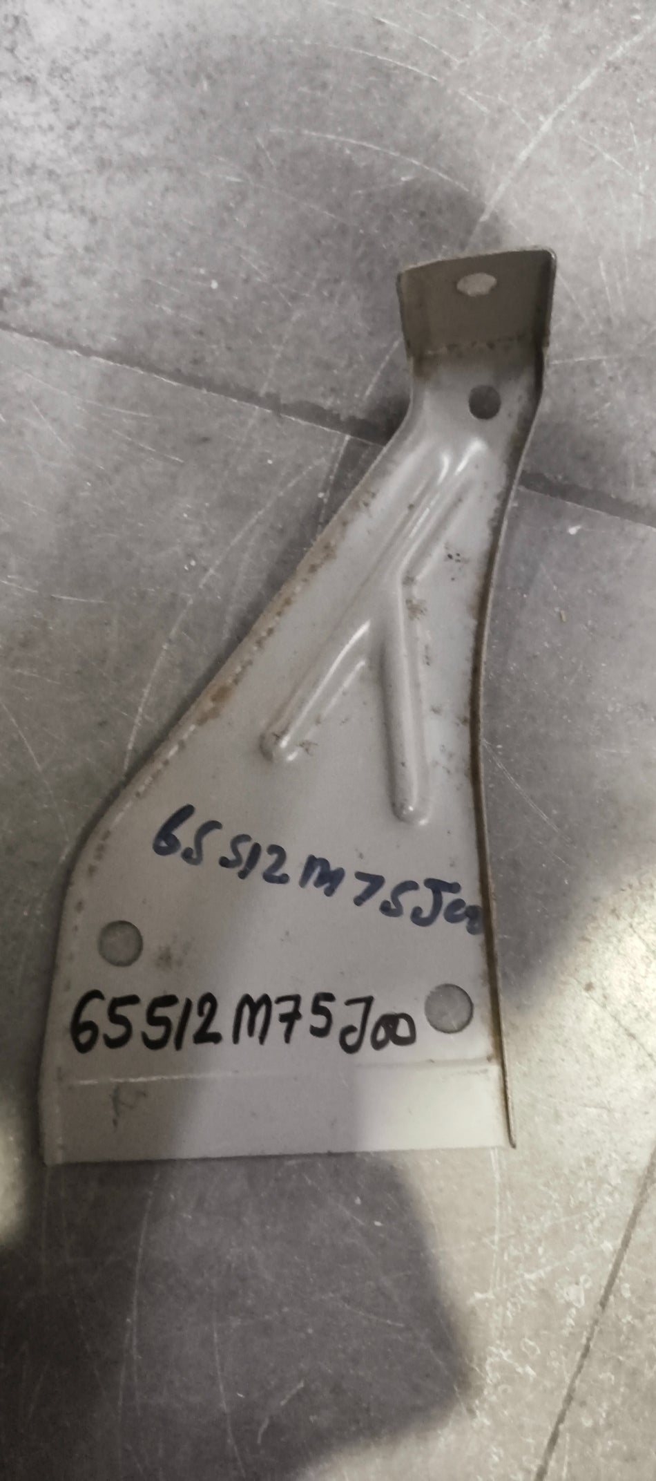 Maruti Suzuki Bracketrr Bumper Side Left 65512M75J00 showing the side bumper bracket for vehicle repair.