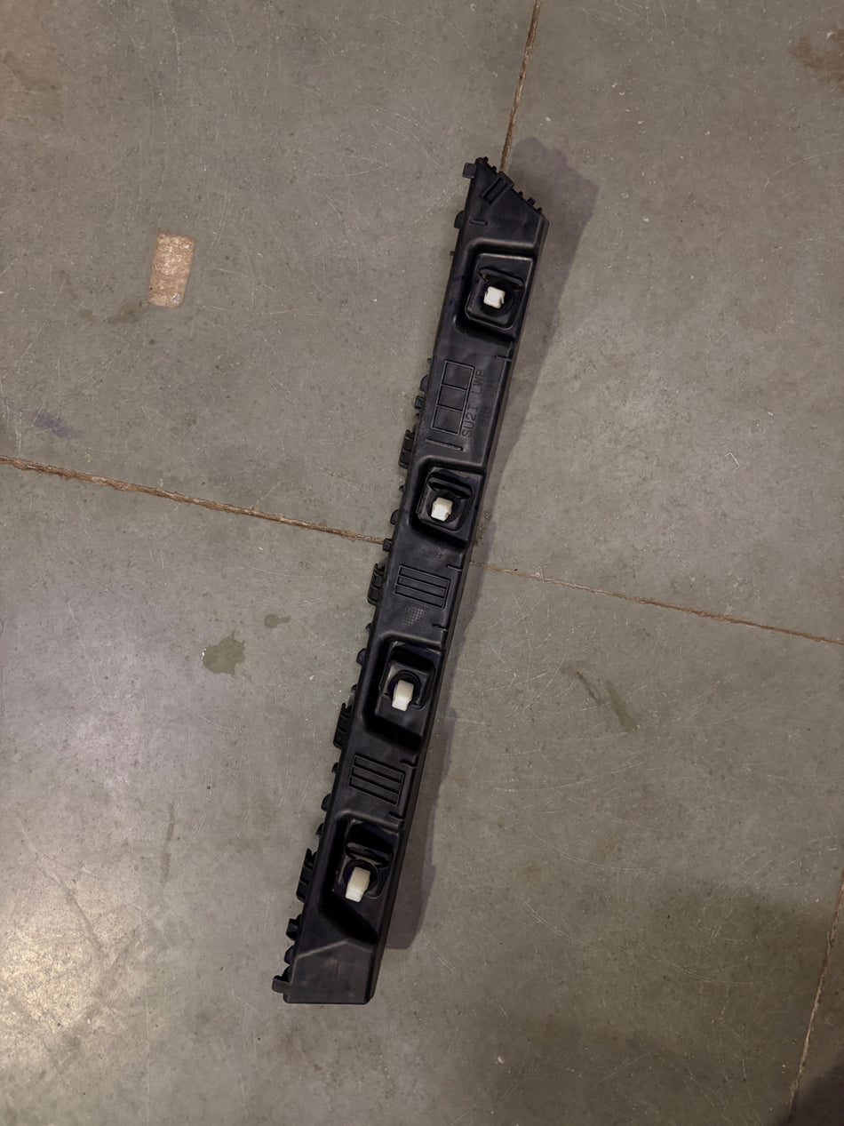 Hyundai rear bumper side bracket assembly for left side, part number 86651BV300, shown in the product image.