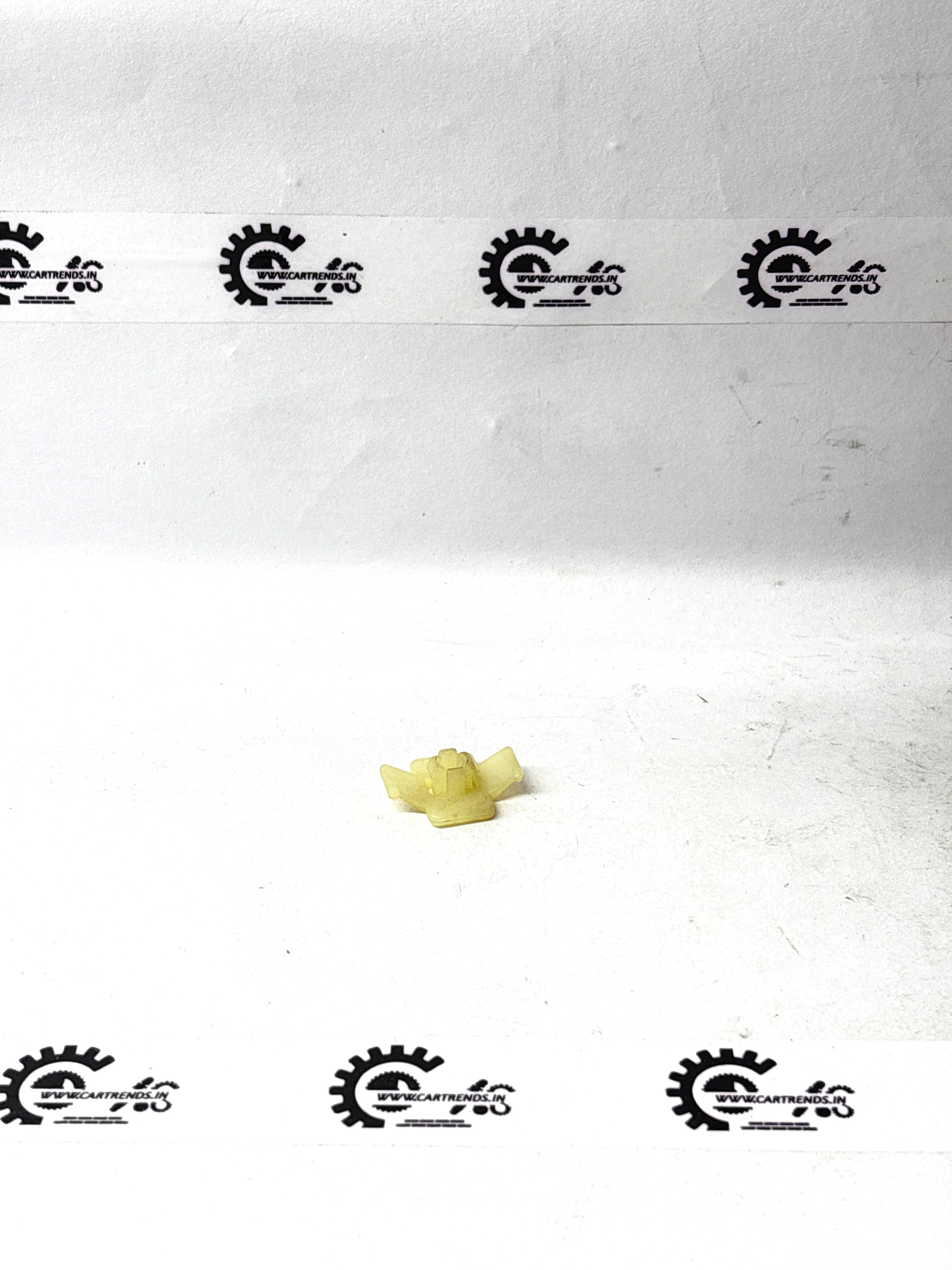 GENERAL MOTORS HOLDER DR GLASS AVEO J96585562 J96585562 - Back view