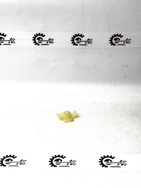 GENERAL MOTORS HOLDER DR GLASS AVEO J96585562 J96585562 - Back view