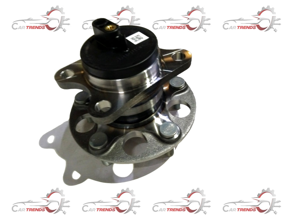 Maruti Suzuki hub assembly 43402M72R00 showing a metallic wheel hub component with mounting points and gear details.