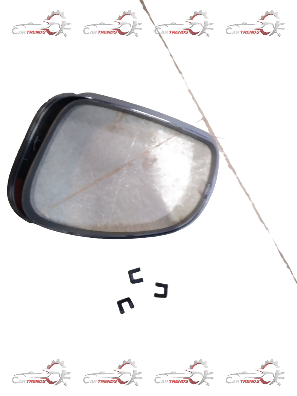 CarTrends VW mirror cover ring Fabia model, close-up view showing glossy black finish and sleek design.