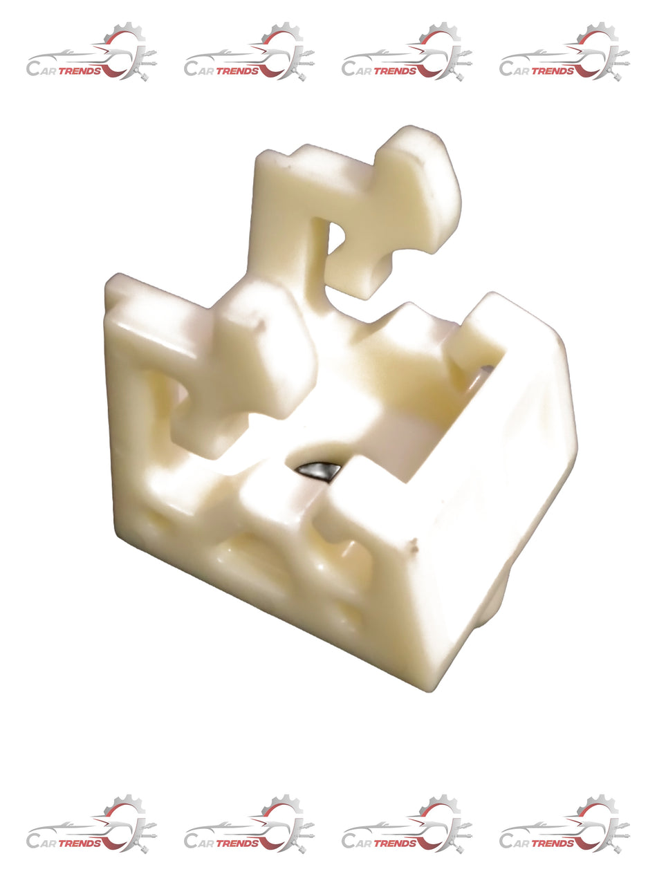 CarTrends Head Lamp Clip Eon 921733E500 spare part for vehicle headlamp assembly, shown in a close-up image.