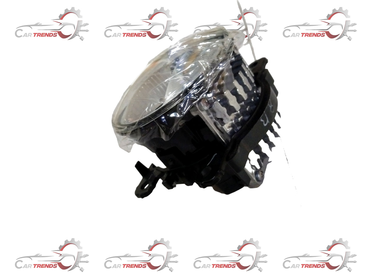 Maruti Suzuki fog lamp assembly with clear lens and black housing, designed for Maruti Suzuki vehicles.