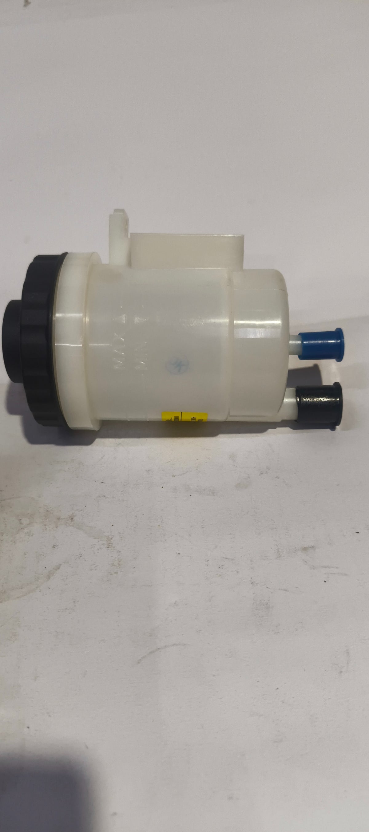 MAHINDRA RESERVOIR ASSY STEERING VEERO SPARES 1102CP200791N 1102CP200791N - Left view