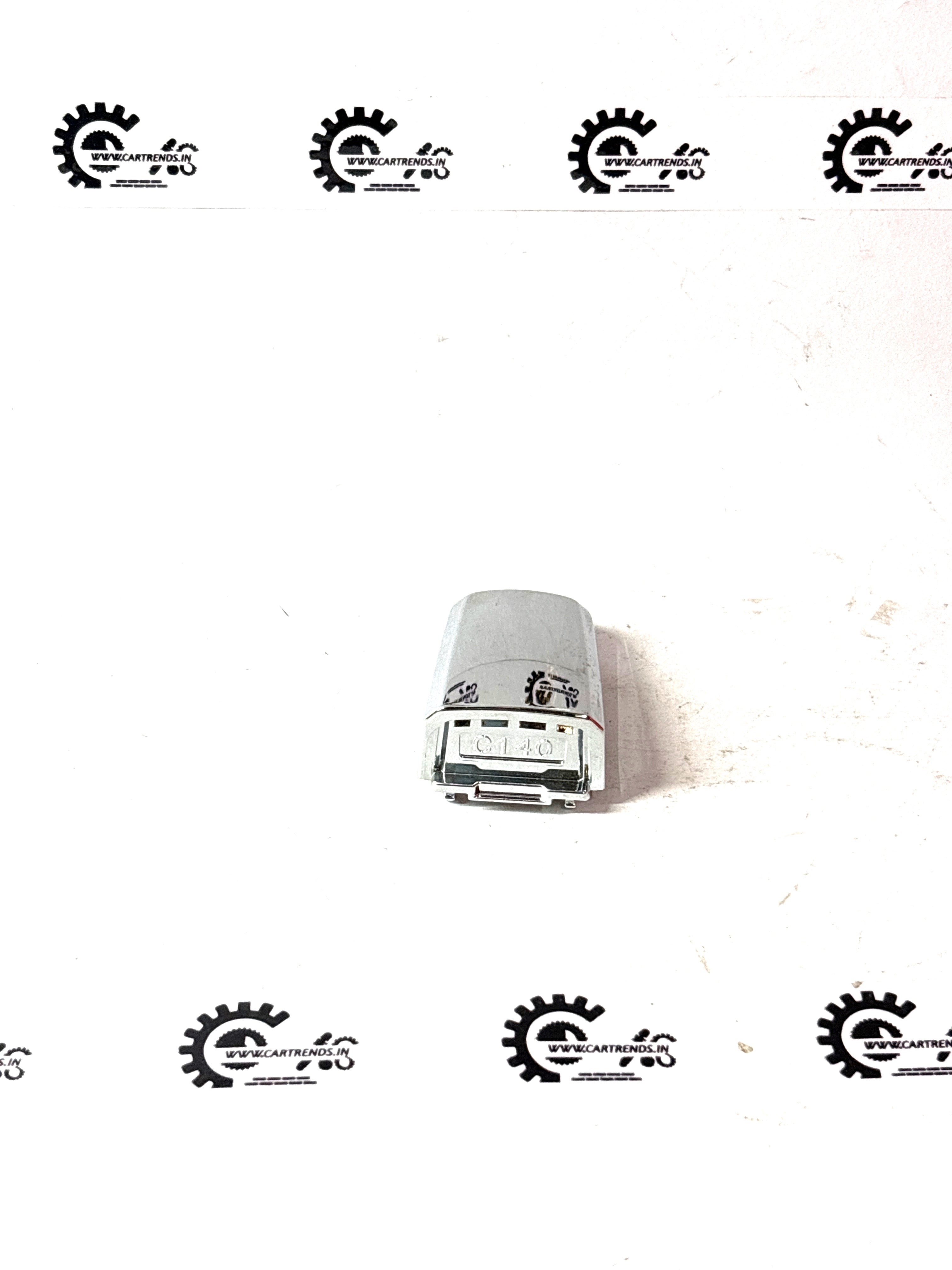 GENERAL MOTORS CAP RR S D O S HDL END CAPTIVA J95022918 J95022918 - Left view