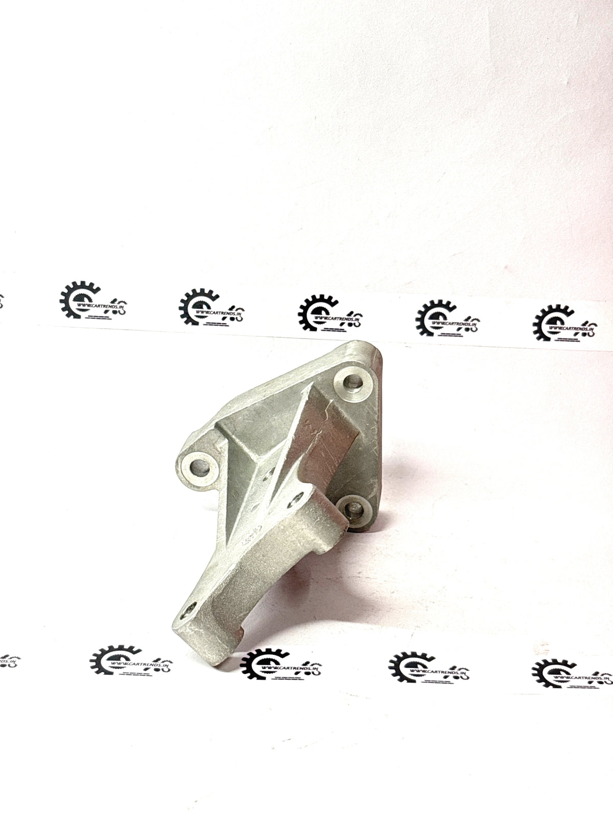 GENERAL MOTORS BRACKET P S PUMP ENJOY J24522390 J24522390 - Left view