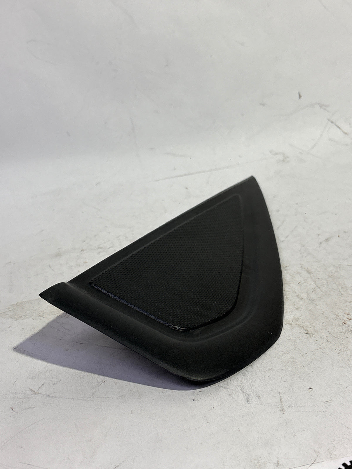 GENERAL MOTORS GARNISH A OUTER REAR DOOR TRIM SPARK  LH  J96601549 J96601549 - Left view
