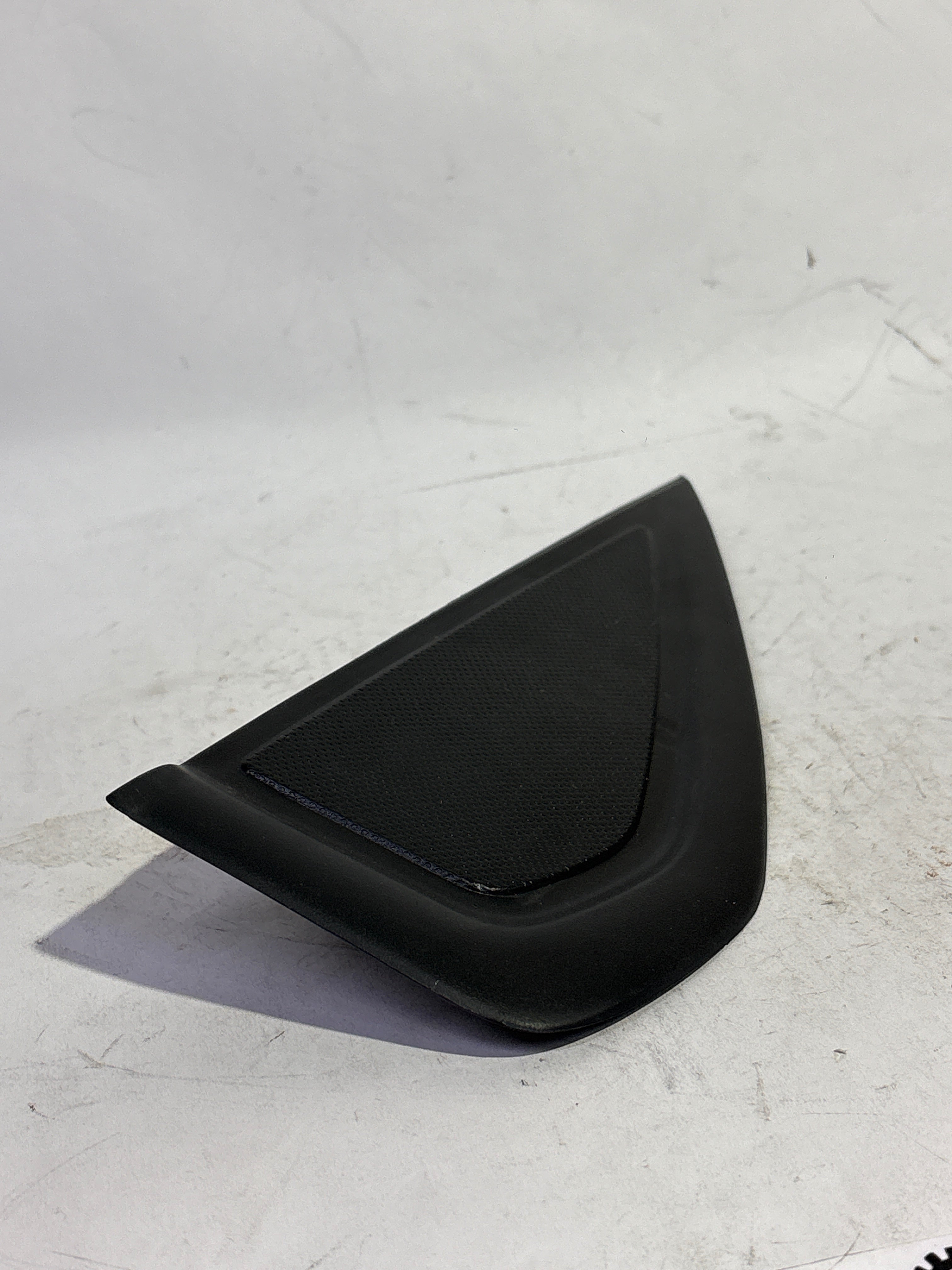GENERAL MOTORS GARNISH A OUTER REAR DOOR TRIM SPARK  LH  J96601549 J96601549 - Left view