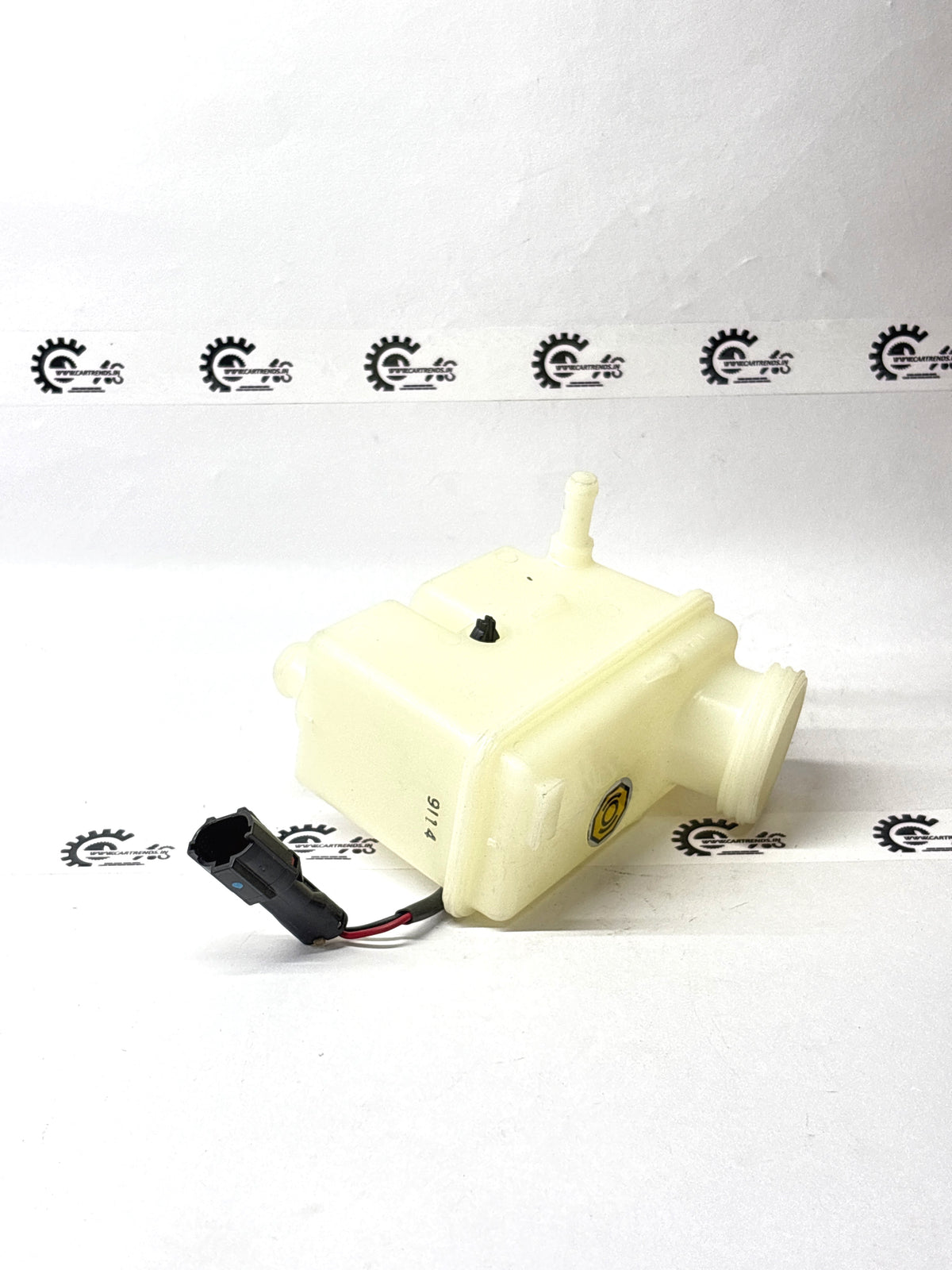 CarTrends J96418840  Reservoir Body Optra J96418840 - Left view