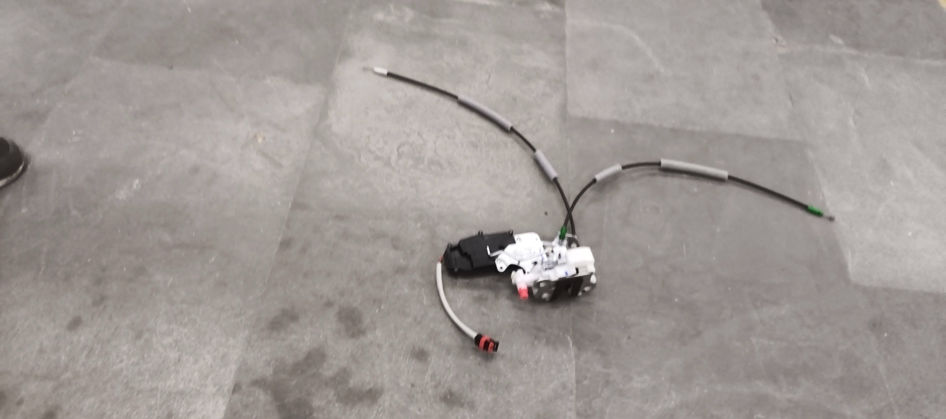 MAHINDRA ASSY LATCH RR DOOR LH ELECTRICAL UV/BOLERO 0114DAG01891N 0114DAG01891N - Left view
