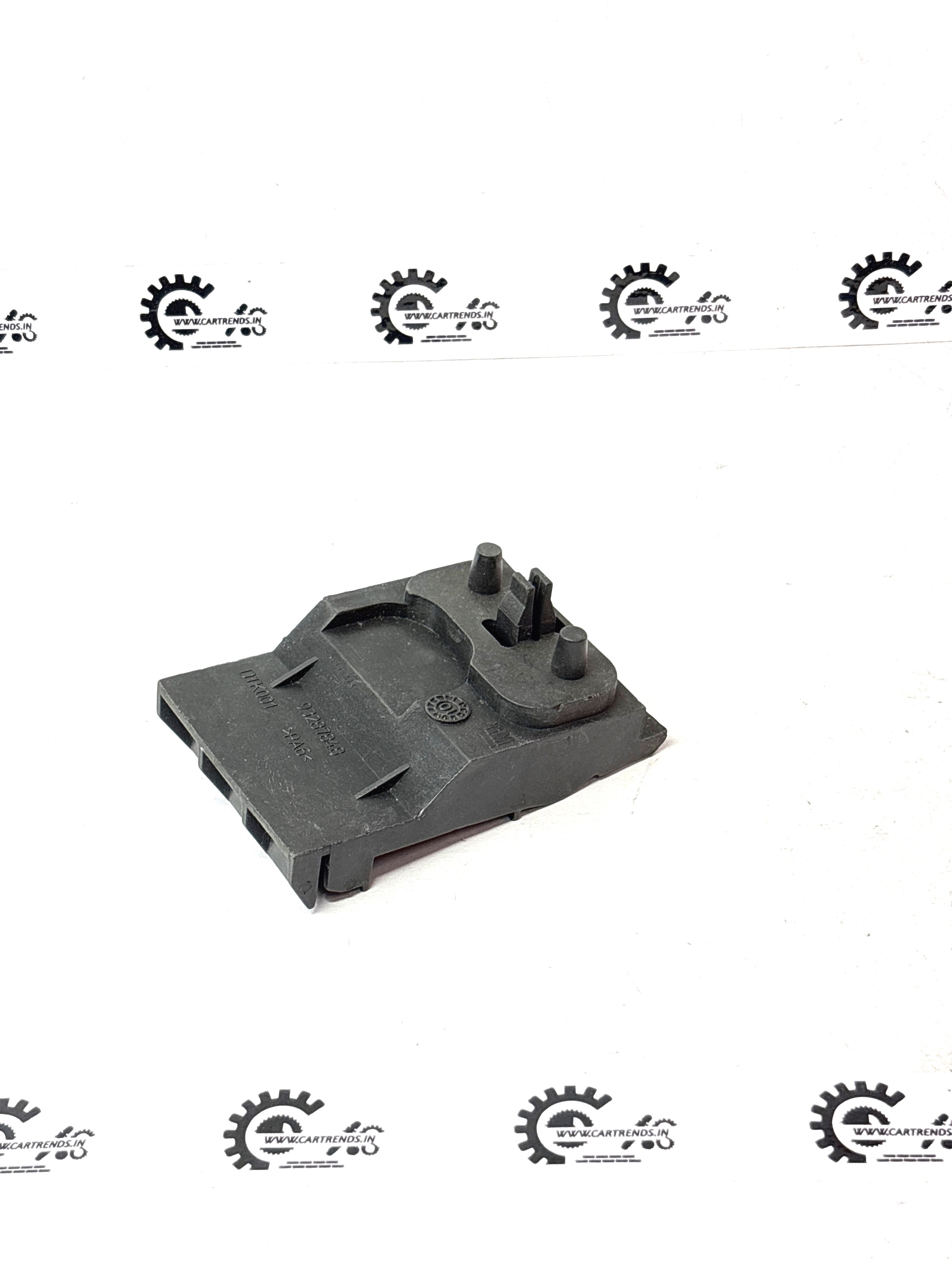 GENERAL MOTORS RETAINER FRT BPR FASCIA SI RH CORSA S93287848 S93287848 - Left view