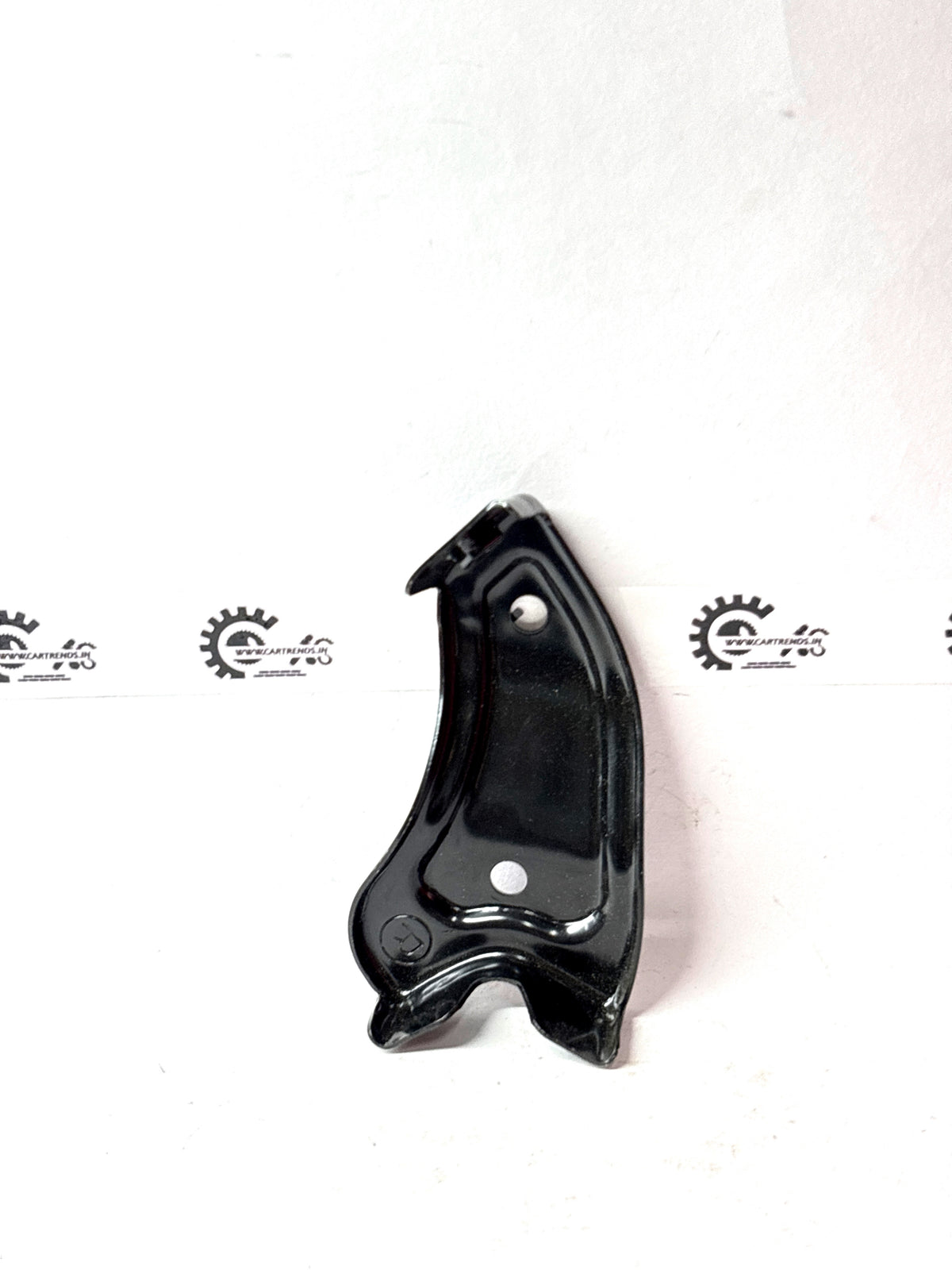 CarTrends Bracket Beat Front Right Lower      J95967345 J95967345 - Left view