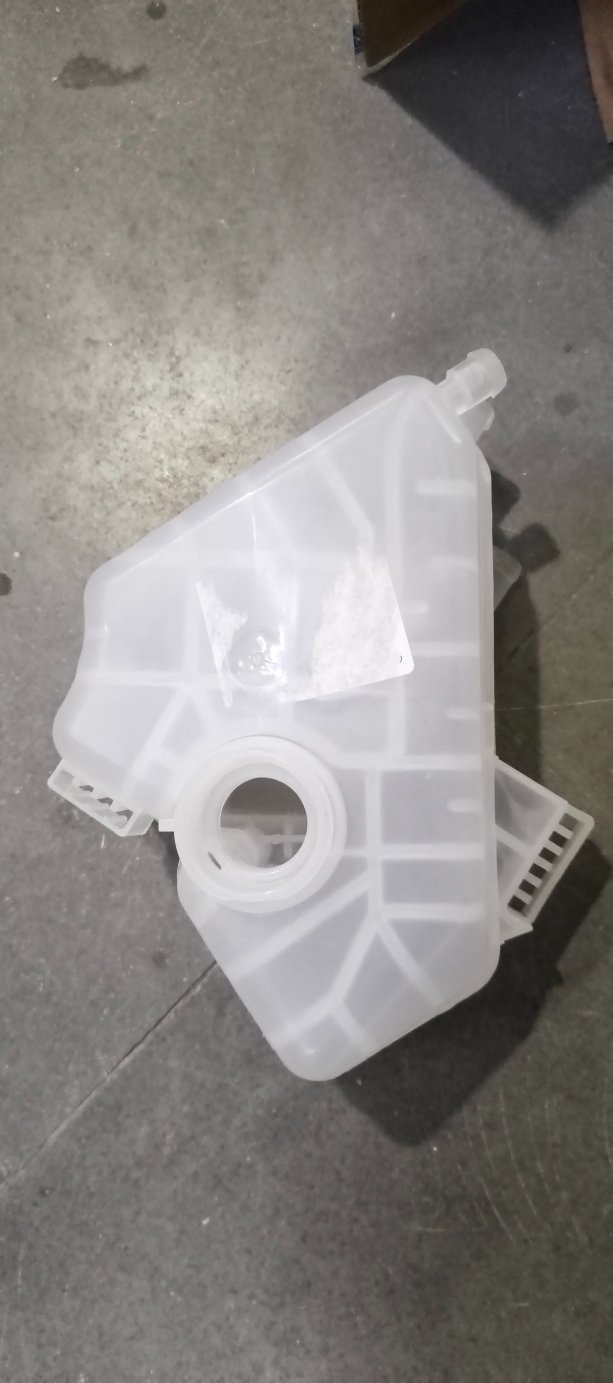 CarTrends radiator overflow tank assembly for Aspire petrol BE8Z8A080A, spare car parts, shown in the image.