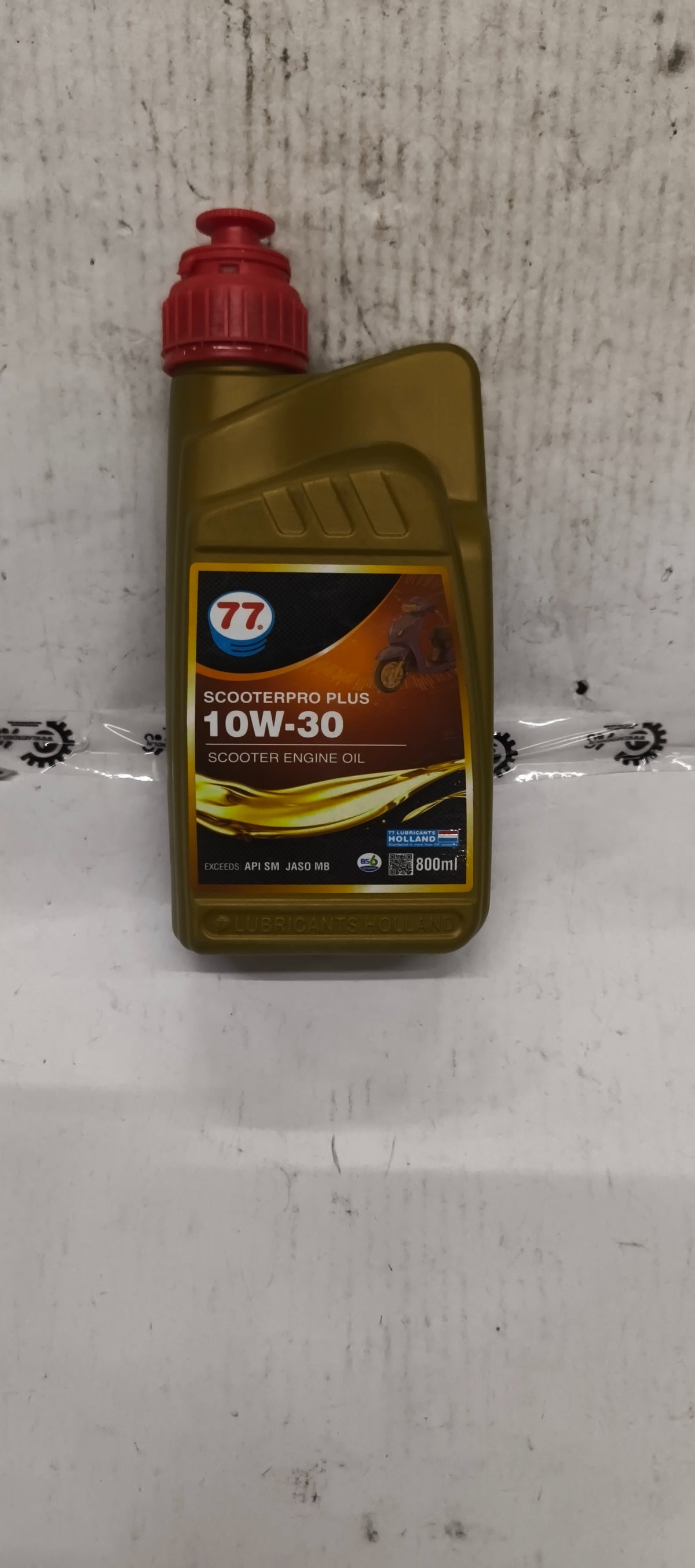 77 LUBRICANTS 27745-Scooterpro plus 4t 10w30 SM .8*20 77LUB27745 - Left view