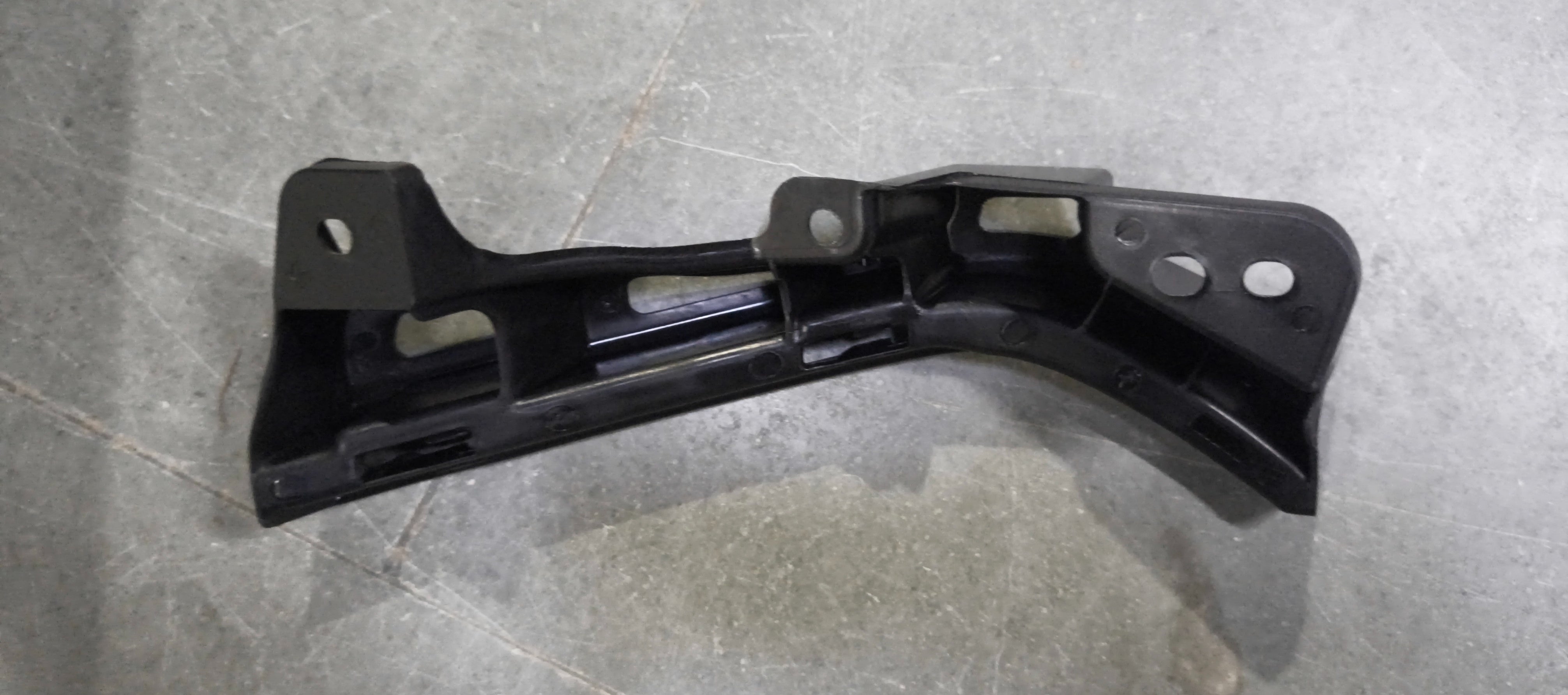 MARUTI SUZUKI HOLDER FR BUMPER FRONT R 71733M55R00 71733M55R00 - Left view