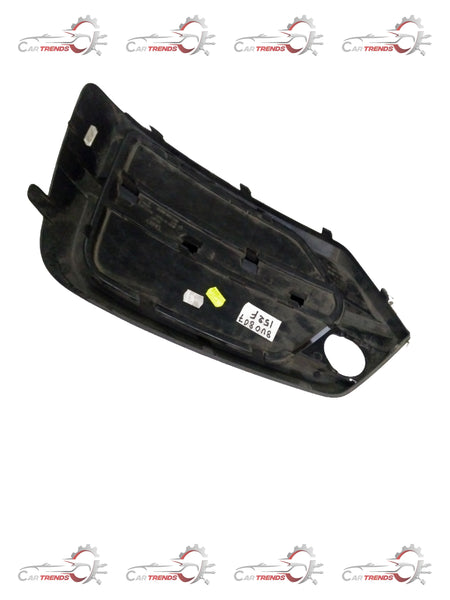 Volkswagen housing 8U0807152F showing a close-up of the engine component with metal and plastic parts.