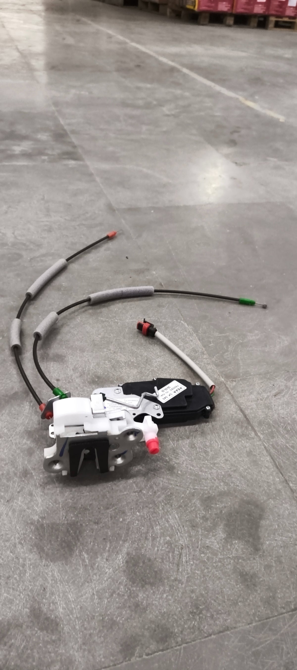 MAHINDRA ASSY LATCH RR DOOR RH ELECTRICAL UV/BOLERO 0114DAG01881N 0114DAG01881N - Left view