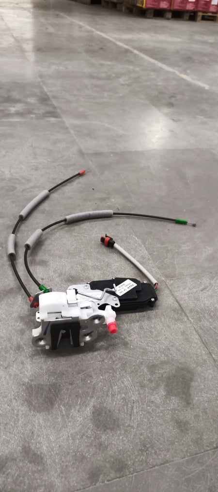 MAHINDRA ASSY LATCH RR DOOR RH ELECTRICAL UV/BOLERO 0114DAG01881N 0114DAG01881N - Left view