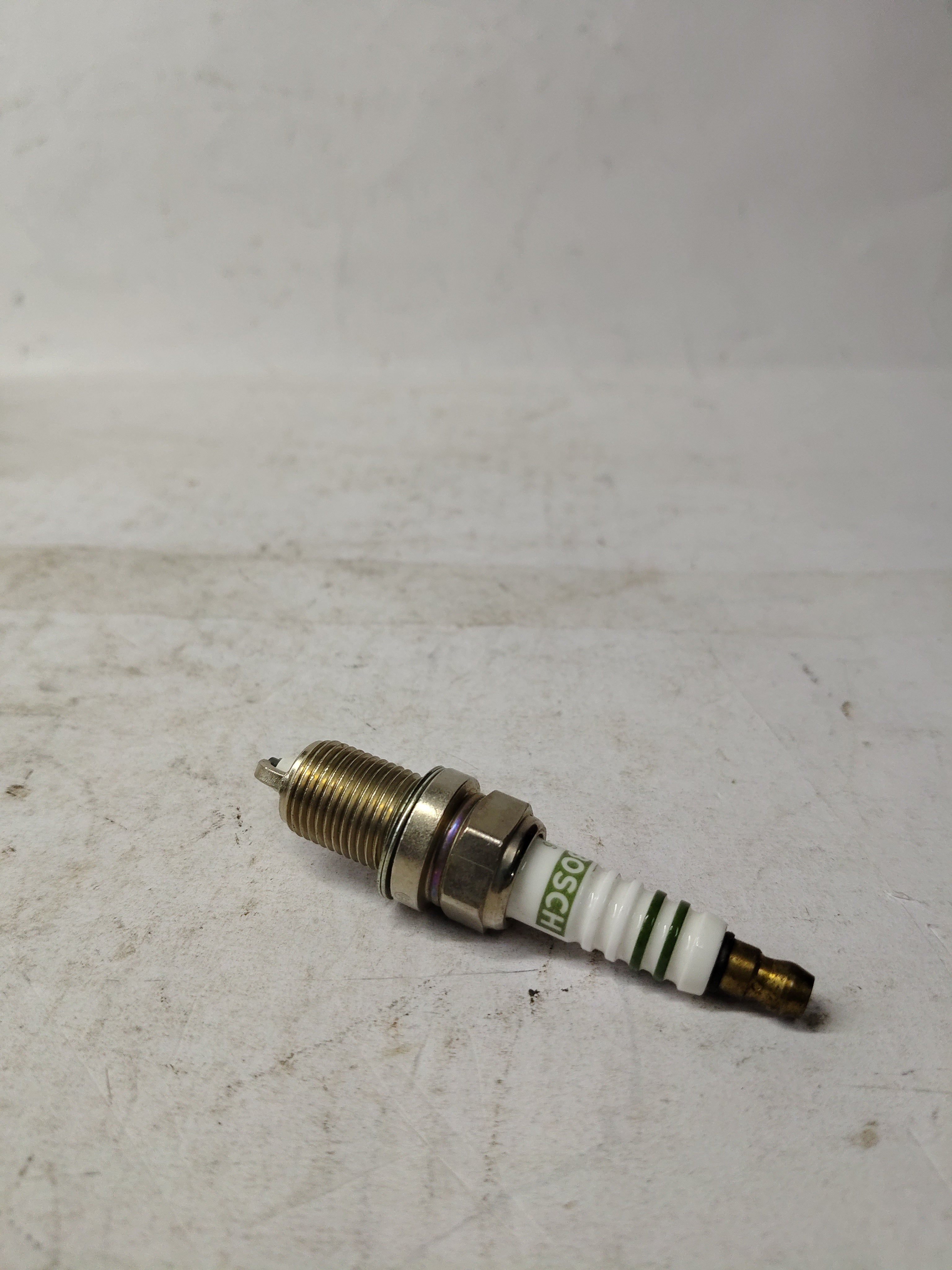 CarTrends Spark Plug Optra 1.8   J09146367 J09146367 - Left view