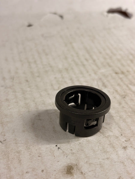 CarTrends J13502516  LTR Retainer Receipt Cruze J13502516 - Left view