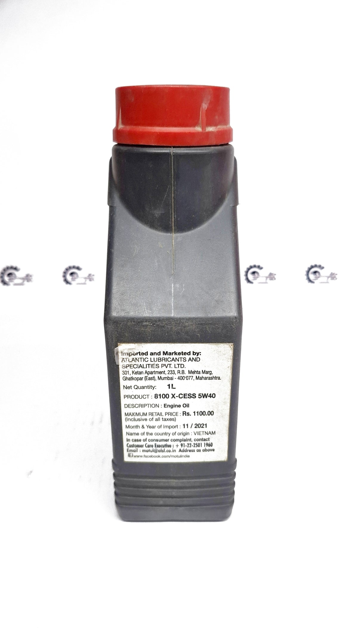 Motor Oil 8100XCESS5W40 - Left view