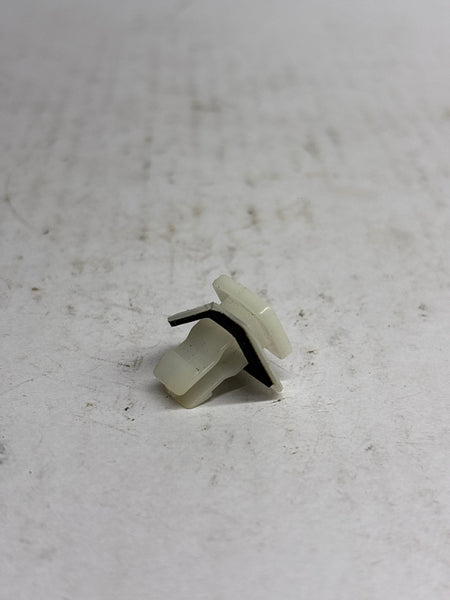 GENERAL MOTORS CLIP RKR PNL FRT MLDG CAPTIVA J94530385 J94530385 - Left view