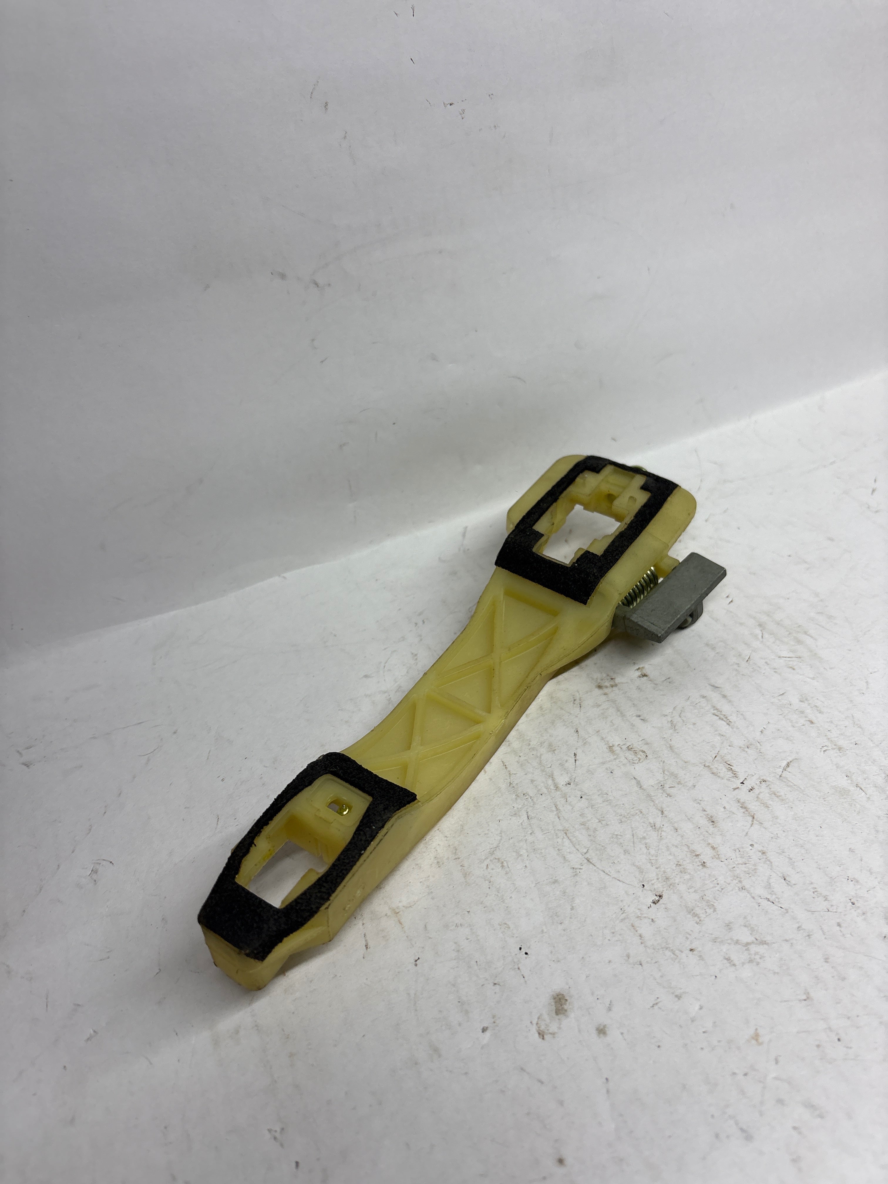 GENERAL MOTORS HOUSING FRT S D O S HDL RH CAPTIVA J96624262 J96624262 - Left view
