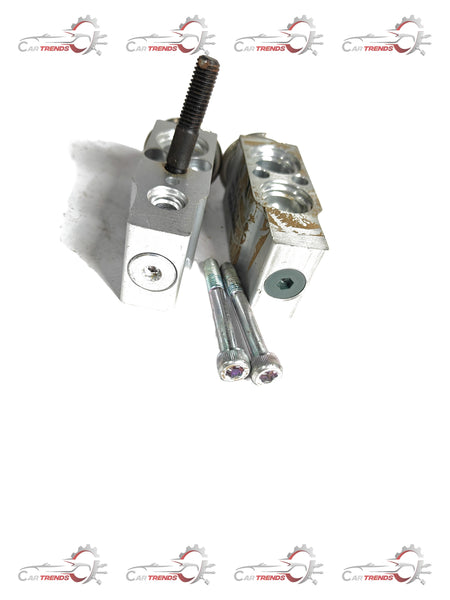 CarTrends Expansion Valve Tavera   T97598551 T97598551 - Right view