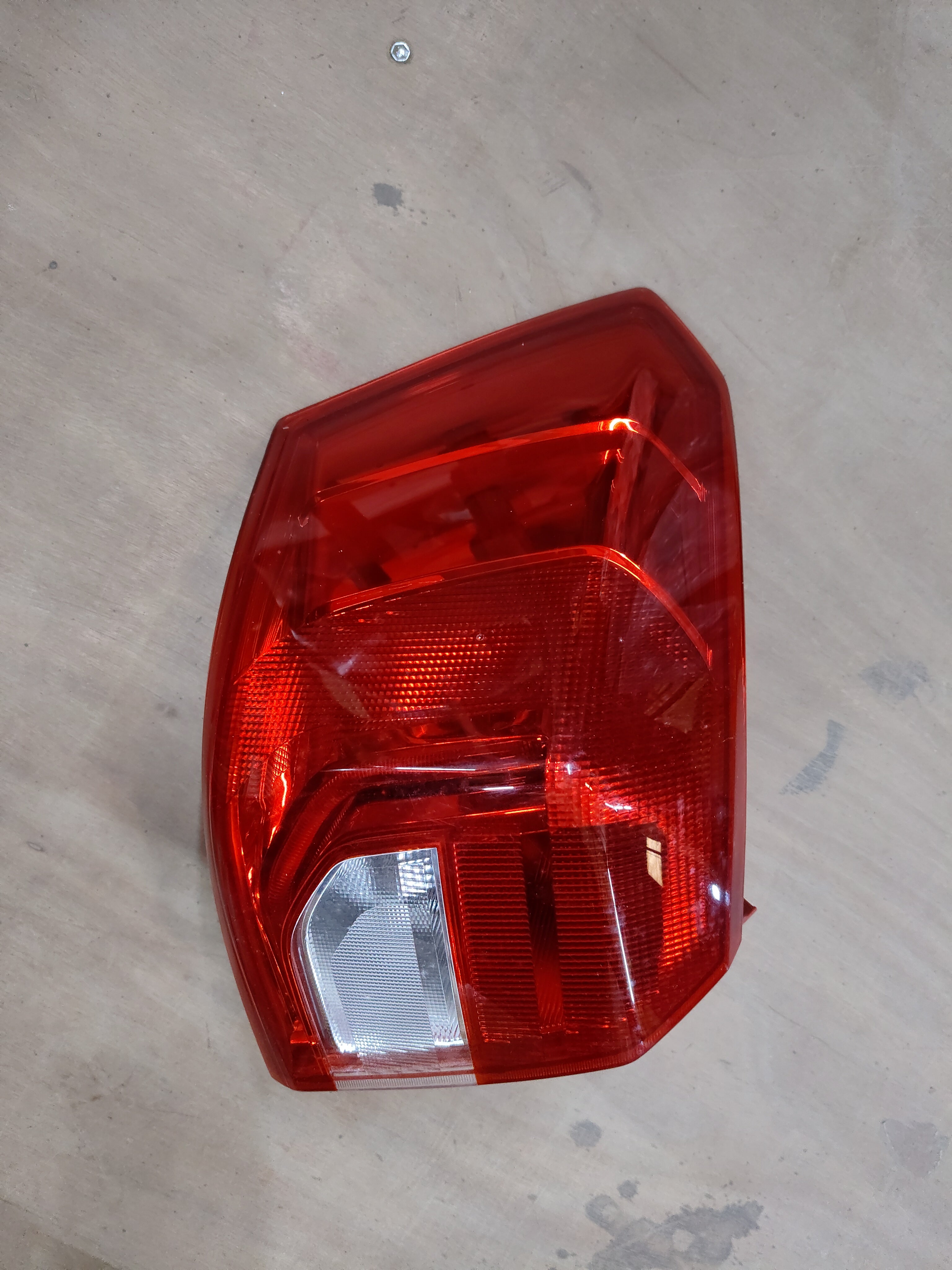 Left side tail lamp for Breeza by CarTrends, spare part with product code 35750M82P00, showing the red and clear lens design.
