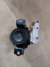 Load image into Gallery viewer, MOUNTING COMPENG RH 11610M68P52